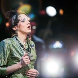 Olesya Golovneva as Donna Anna